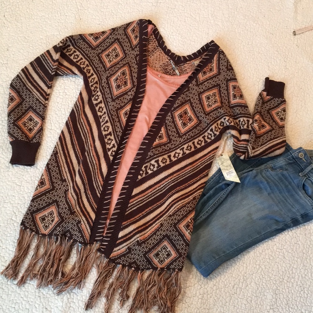 Gimmicks by BKE Boho cardigan w/ under tank